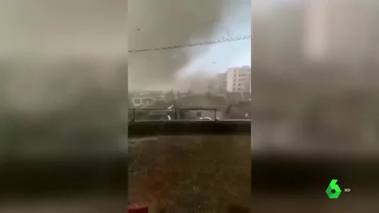 Imágenes de un tornado en el noreste de China Imágenes de un tornado en el noreste de China.