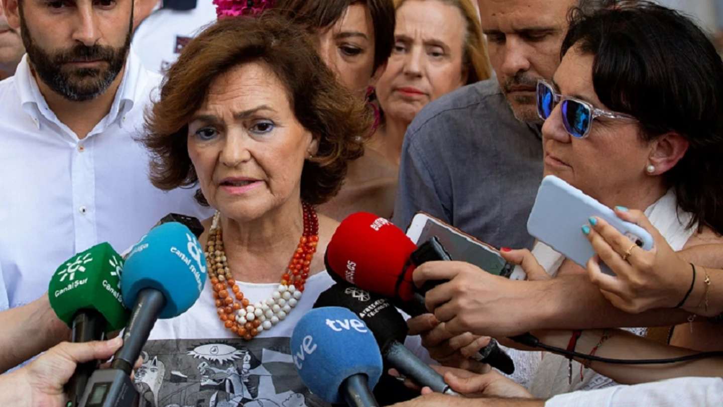 Carmen Calvo durante su visita a la feria de Málaga Carmen Calvo durante su visita a la feria de Málaga