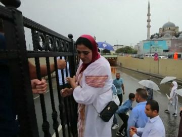 Las fuertes tormentas dejan un muerto y varios destrozos en Estambul, Turquía Las fuertes tormentas dejan un muerto y varios destrozos en Estambul, Turquía