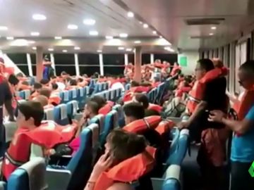 Pasajeros de un ferry que fueron evacuados tras encallar Pasajeros de un ferry que fueron evacuados tras encallar