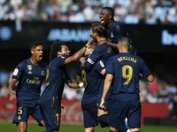 El Real Madrid celebra un gol de Kroos El Real Madrid celebra un gol de Kroos