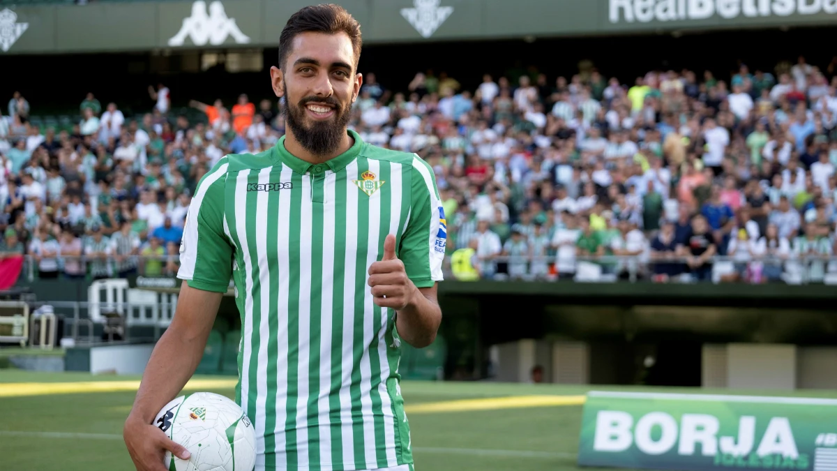 Borja Iglesias, presentado con el Betis