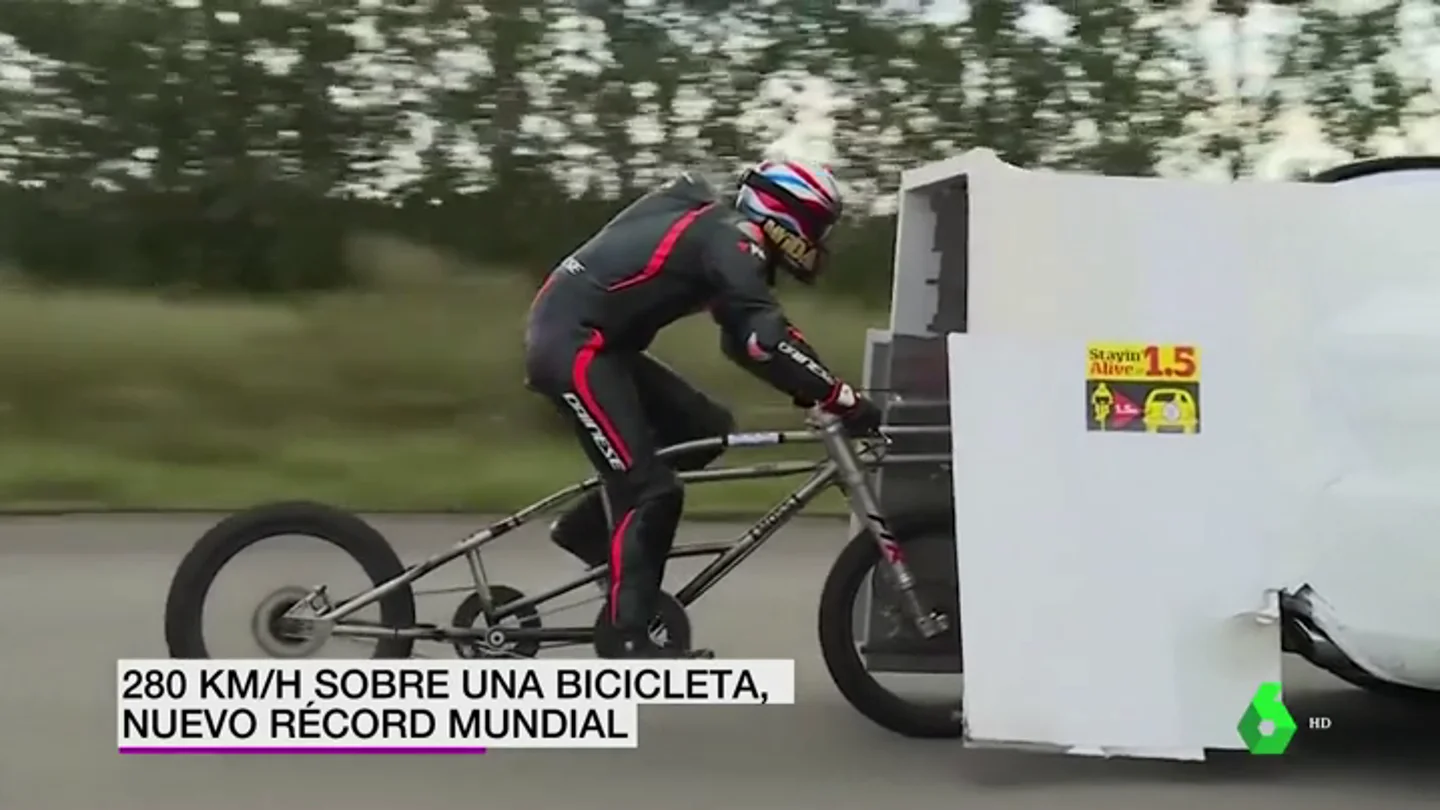 Neil Campbell bate el récord mundial de velocidad en bicicleta tras alcanzar los 280 kilómetros por hora Neil Campbell bate el récord mundial de velocidad en bicicleta tras alcanzar los 280 kilómetros por hora