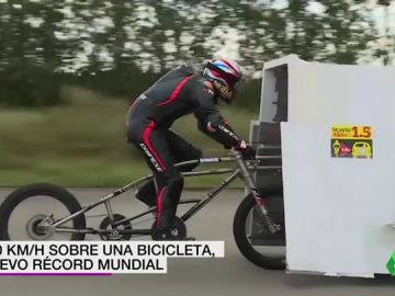 Neil Campbell bate el récord mundial de velocidad en bicicleta tras alcanzar los 280 kilómetros por hora Neil Campbell bate el récord mundial de velocidad en bicicleta tras alcanzar los 280 kilómetros por hora