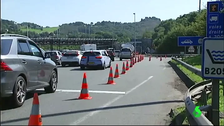 Colas en la frontera con Francia