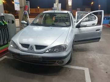 Coche con sillas de playa en vez de asientos Coche con sillas de playa en vez de asientos