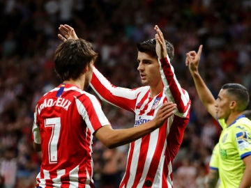 Joao Félix y Morata celebran un gol Joao Félix y Morata celebran un gol