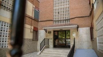 Fachada del inmueble donde presuntamente de produjo la violación múltiple a una mujer en Murcia