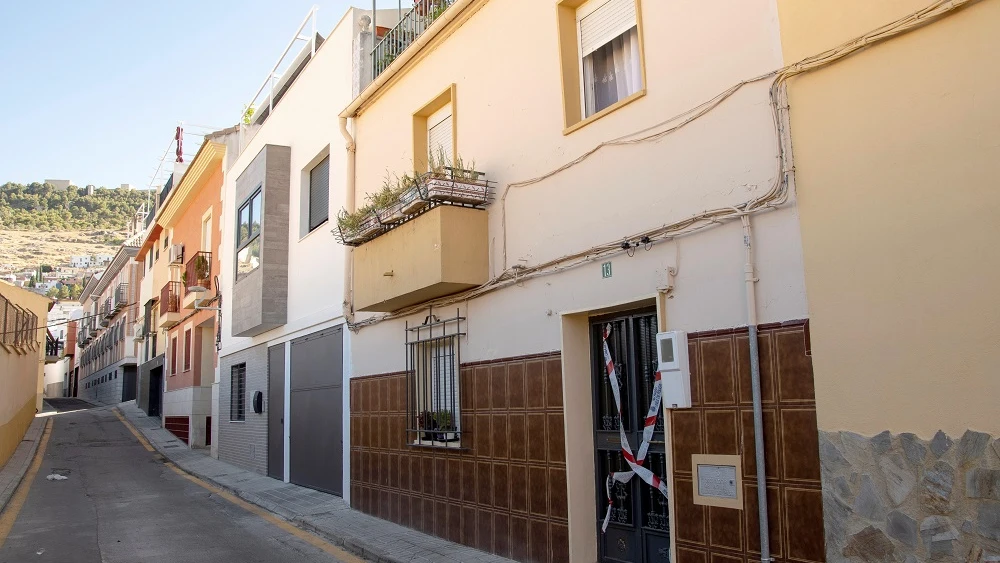 Fachada de la vivienda en la que presuntamente un hombre ha matado a su mujer en Jaén Fachada de la vivienda en la que presuntamente un hombre ha matado a su mujer en Jaén