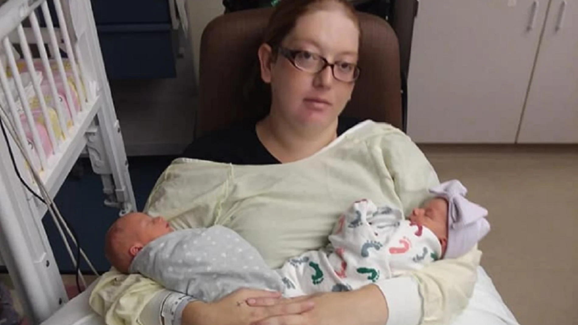 Mujer acude al hospital por unas piedras en el riñón y acaba dando a luz a trillizos