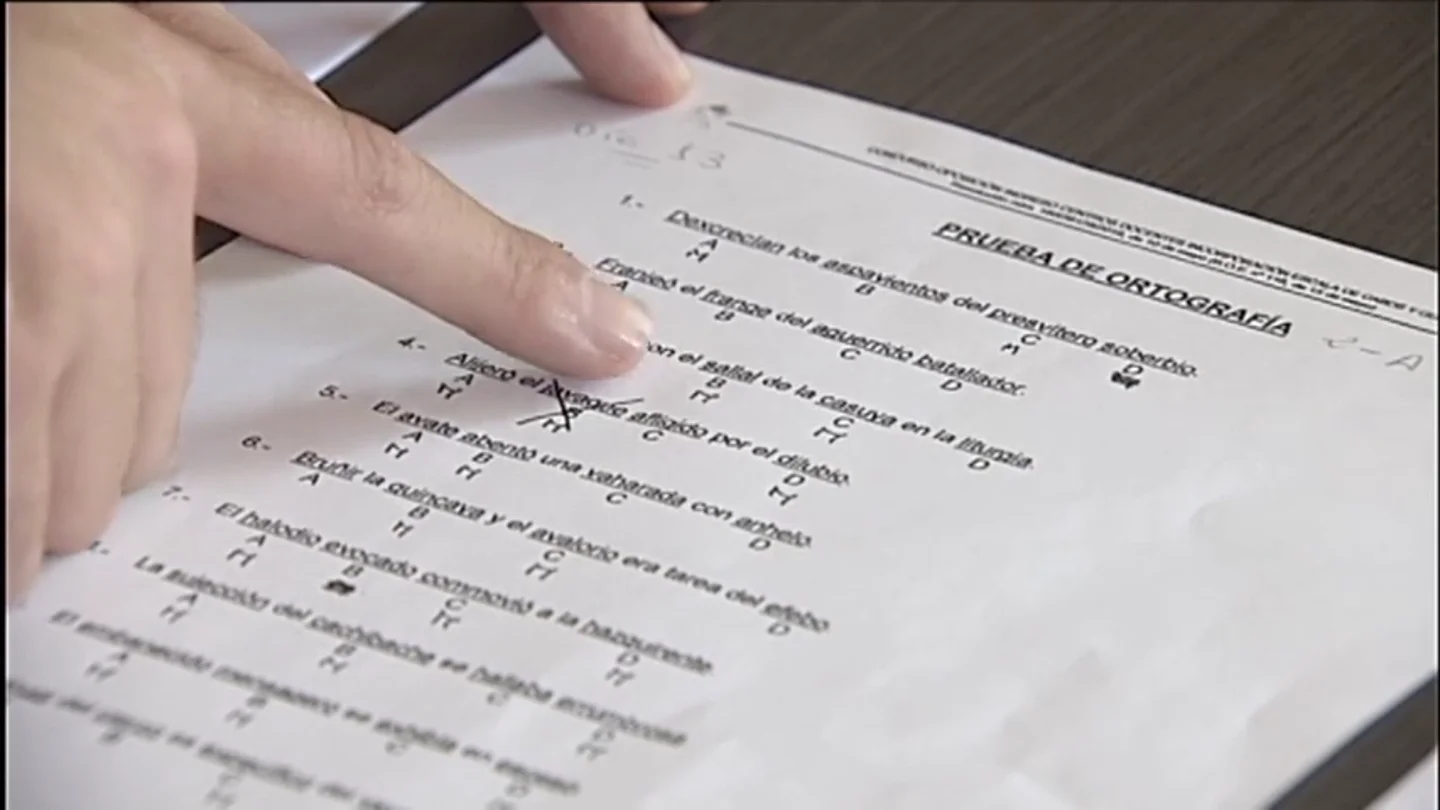 Polémica por el examen de ortografía en las oposiciones a la Guardia Civil: incluía palabras como "javaque" o "hazquiriente" Polémica por el examen de ortografía en las oposiciones a la Guardia Civil: incluía palabras como "javaque" o "hazquiriente"