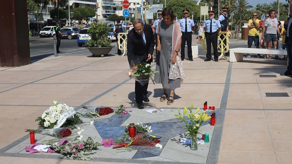 Quim Torra rinde homenaje a las víctimas del atentado de Cambrils.