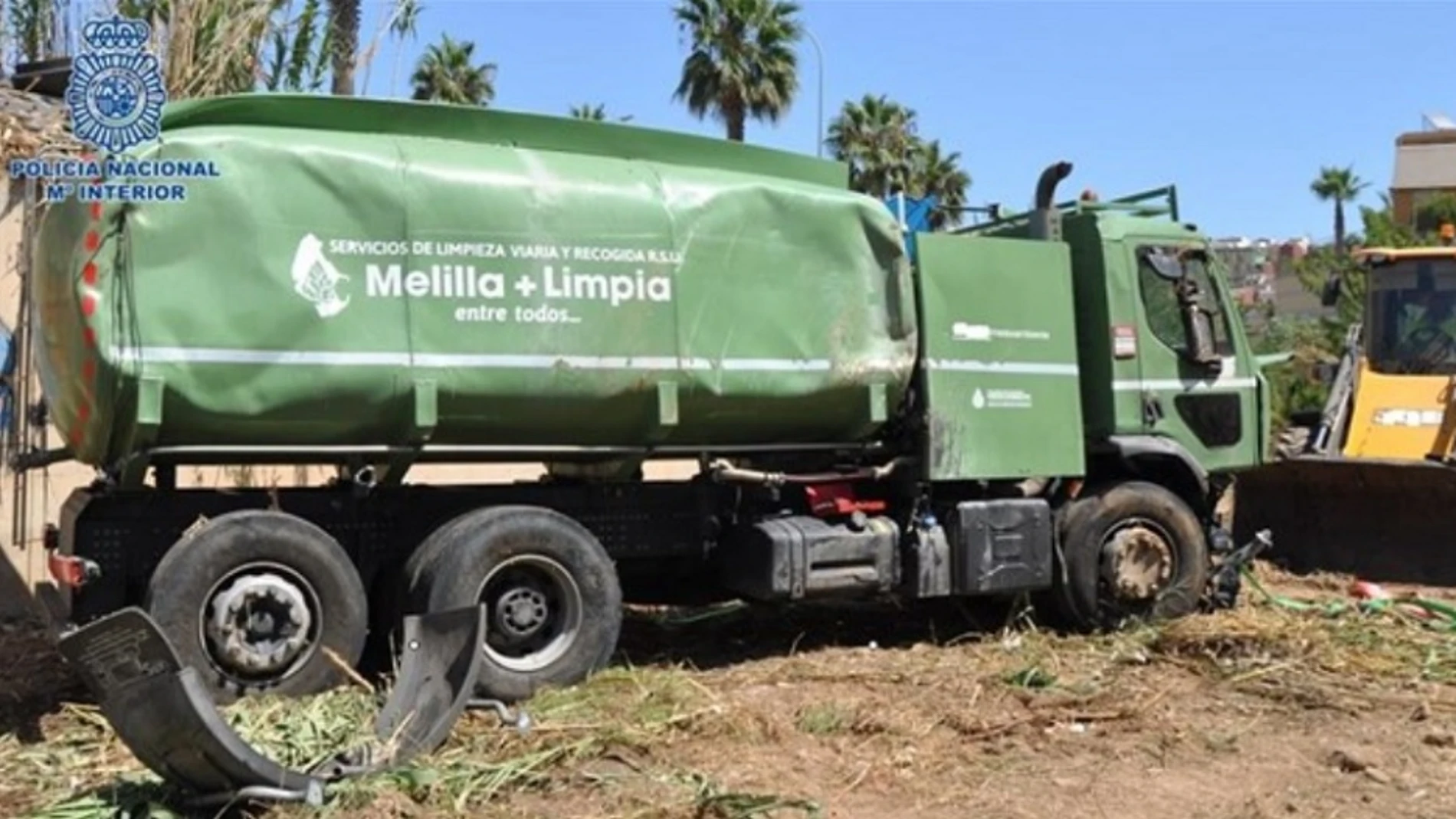 Camión cisterna accidentado en Melilla