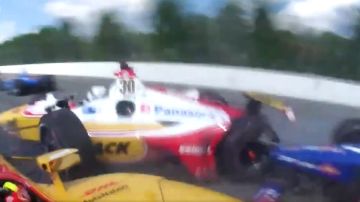 Terrible accidente en la IndyCar