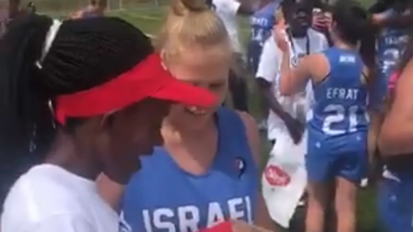El regalo de las jugadoras israelíes a sus rivales kenianas El regalo de las jugadoras israelíes a sus rivales kenianas
