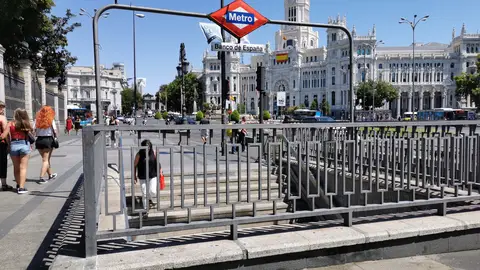 Puerta Casa Ratoncito Pérez Puerta Casa Ratoncito Pérez
