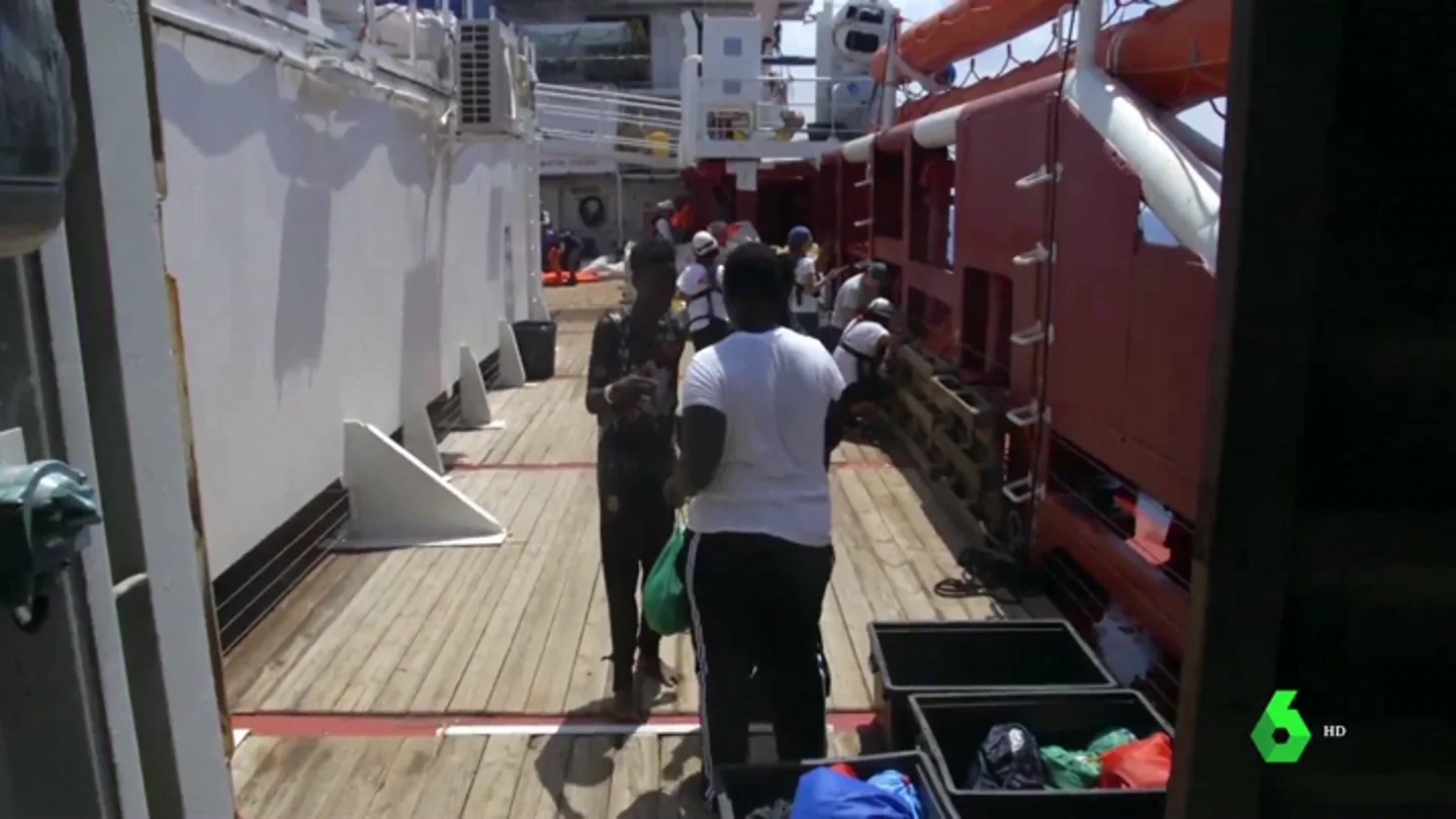 El barco Ocean Viking sigue sin puerto tras 12 días con 356 migrantes a bordo El barco Ocean Viking sigue sin puerto tras 12 días con 356 migrantes a bordo
