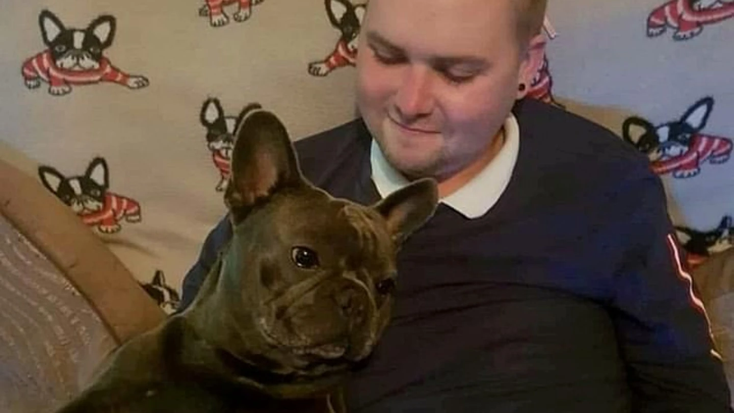 Stuart Hutchison y su perro, Nero. Stuart Hutchison y su perro, Nero.