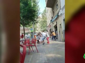 La brutal pelea a sillazos en una terraza de L'Hospitalet de Llobregat La brutal pelea a sillazos en una terraza de L'Hospitalet de Llobregat