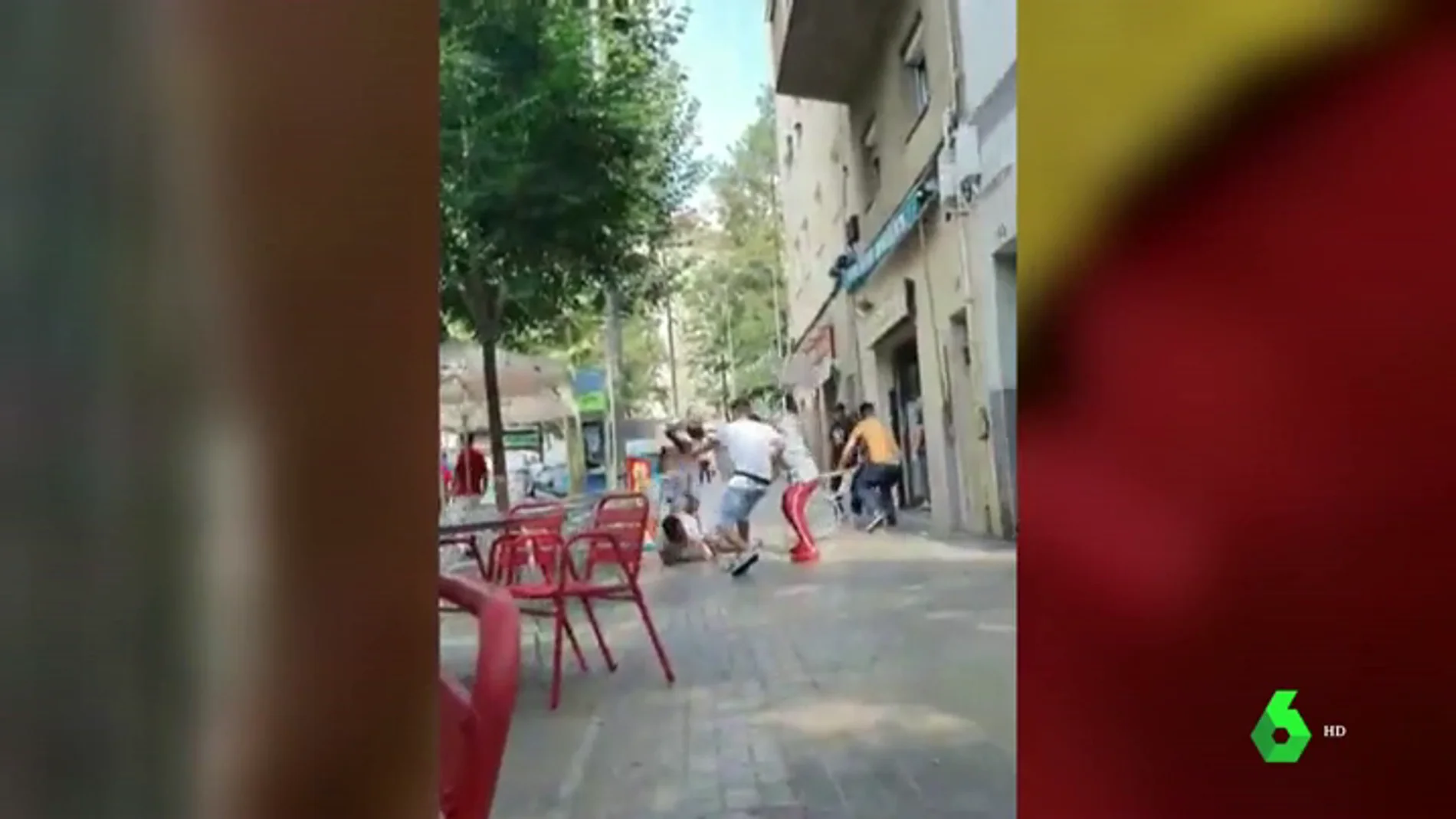 La brutal pelea a sillazos en una terraza de L'Hospitalet de Llobregat