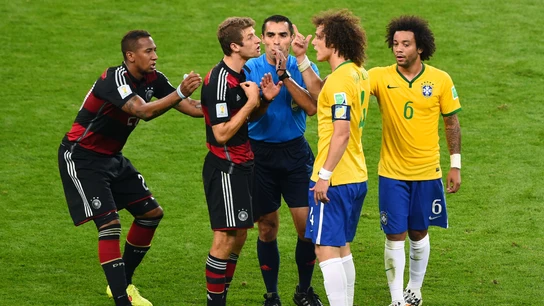 Marco Rodríguez, arbitrando el Brasil-Alemania del Mundial de 2014 Marco Rodríguez, arbitrando el Brasil-Alemania del Mundial de 2014