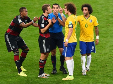 Marco Rodríguez, arbitrando el Brasil-Alemania del Mundial de 2014 Marco Rodríguez, arbitrando el Brasil-Alemania del Mundial de 2014