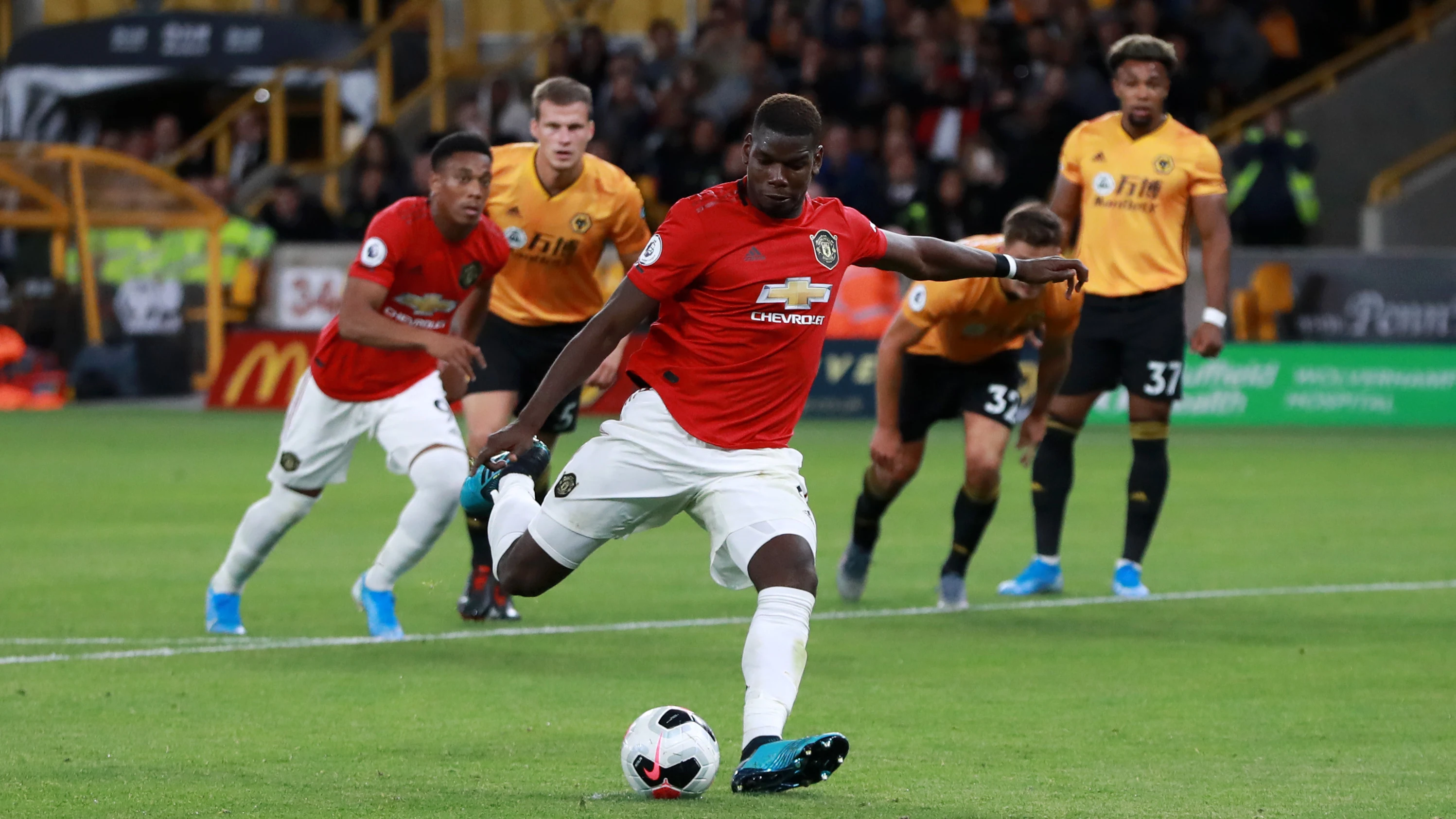 Paul Pogba, instantes antes de acometer el lanzamiento de un penalti