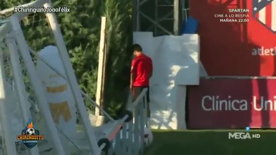 Pillan a Joao Félix orinando en mitad del entrenamiento Pillan a Joao Félix orinando en mitad del entrenamiento