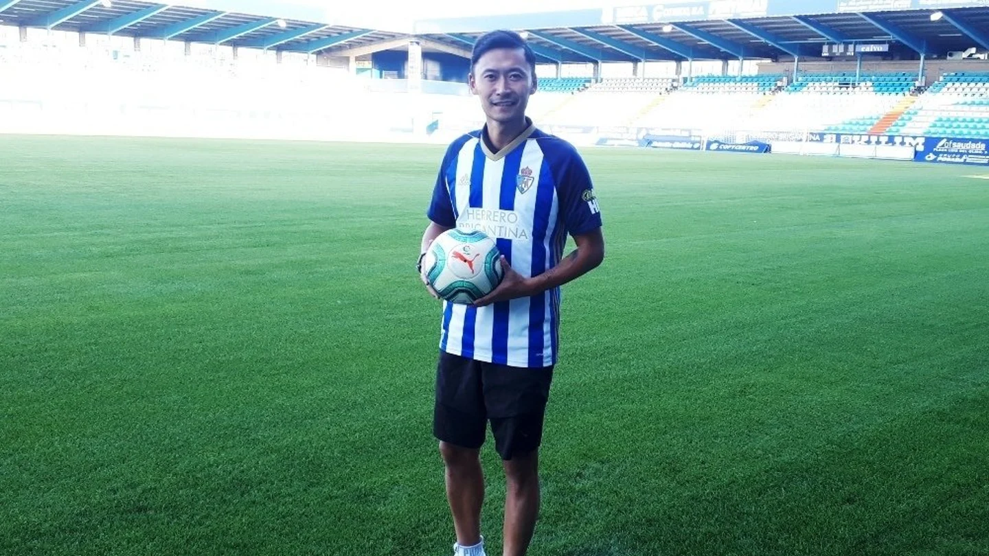 Leilei Gao, nuevo jugador de la SD Ponferradina Leilei Gao, nuevo jugador de la SD Ponferradina