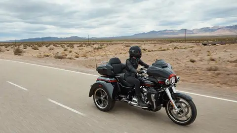 Motocicleta CVO Tri Glide Motocicleta CVO Tri Glide
