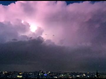 Espectaculares imágenes de las tormentas sobre Madrid: el sol volverá el fin de semana Espectaculares imágenes de las tormentas sobre Madrid: el sol volverá el fin de semana
