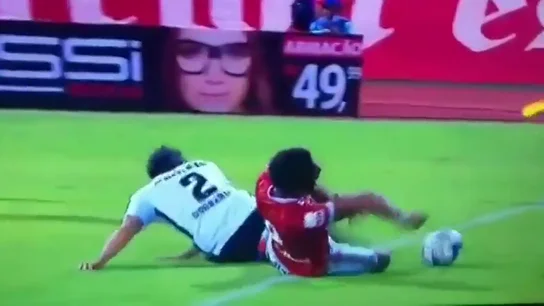 Espeluznante lesión de un jugador de Segunda en Brasil Espeluznante lesión de un jugador de Segunda en Brasil