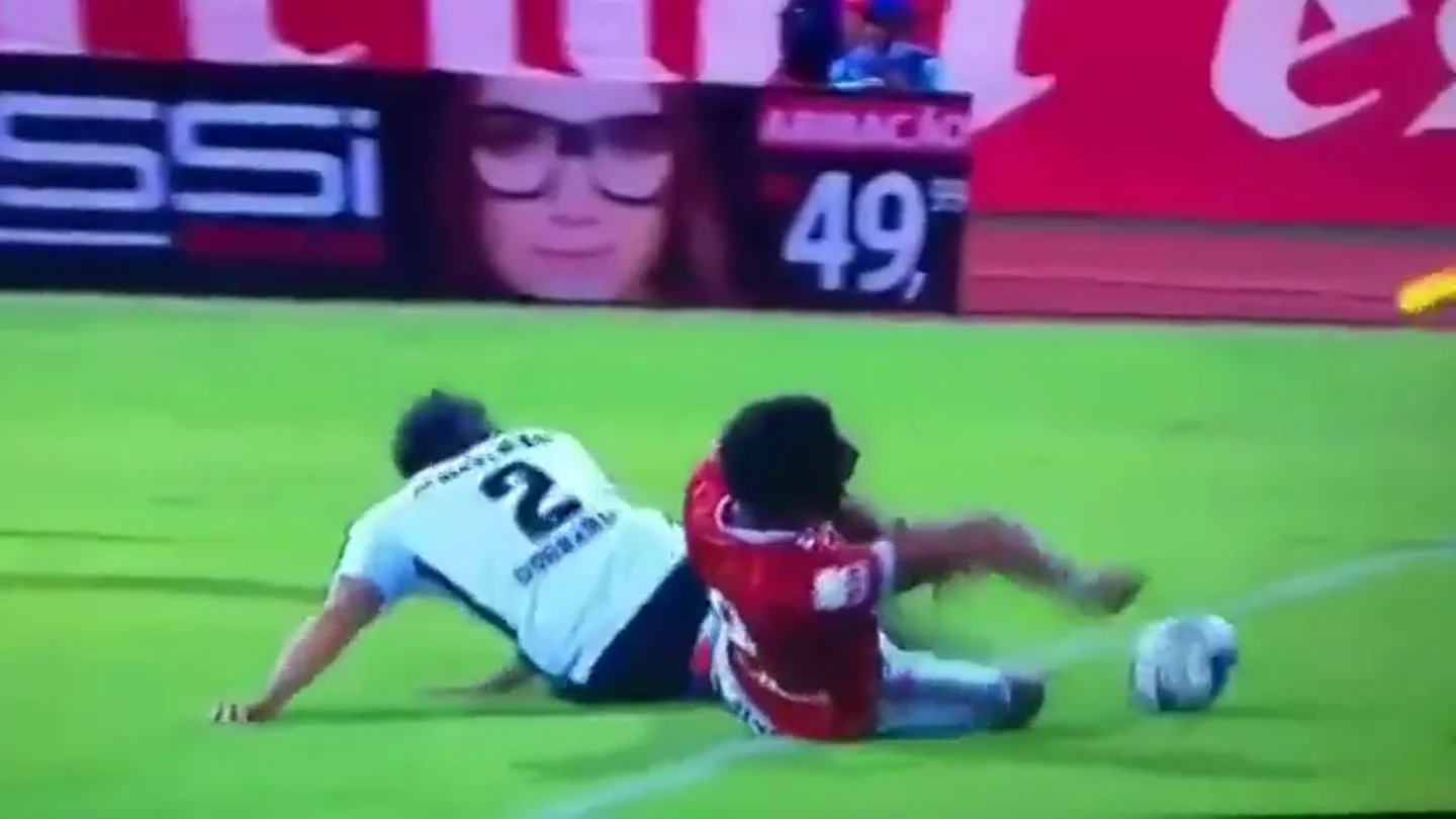 Espeluznante lesión de un jugador de Segunda en Brasil Espeluznante lesión de un jugador de Segunda en Brasil