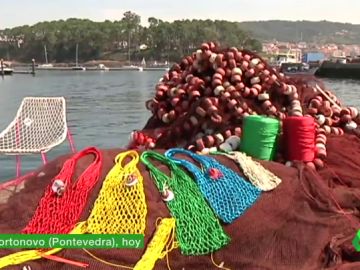 De atrapar peces a convertirse en bolsos: este es el proyecto de artesanas gallegas contra el cambio climático De atrapar peces a convertirse en bolsos: este es el proyecto de artesanas gallegas contra el cambio climático