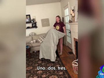 Tapar a alguien con una manta y hacerle creer que es invisible: la broma viral que ha dejado pasmado a Frank Blanco Tapar a alguien con una manta y hacerle creer que es invisible: la broma viral que ha dejado pasmado a Frank Blanco