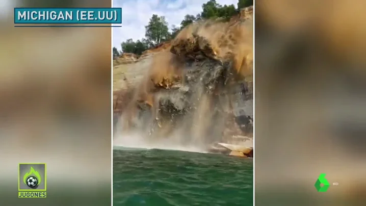 Un acantilado se derrumba frente a un grupo de kayakistas en el lago Michigan