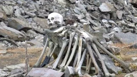 El mayor misterio del Himalaya: ¿de quién son los huesos humanos que descubrió el deshielo del lago Roopkund? El mayor misterio del Himalaya: ¿de quién son los huesos humanos que descubrió el deshielo del lago Roopkund?