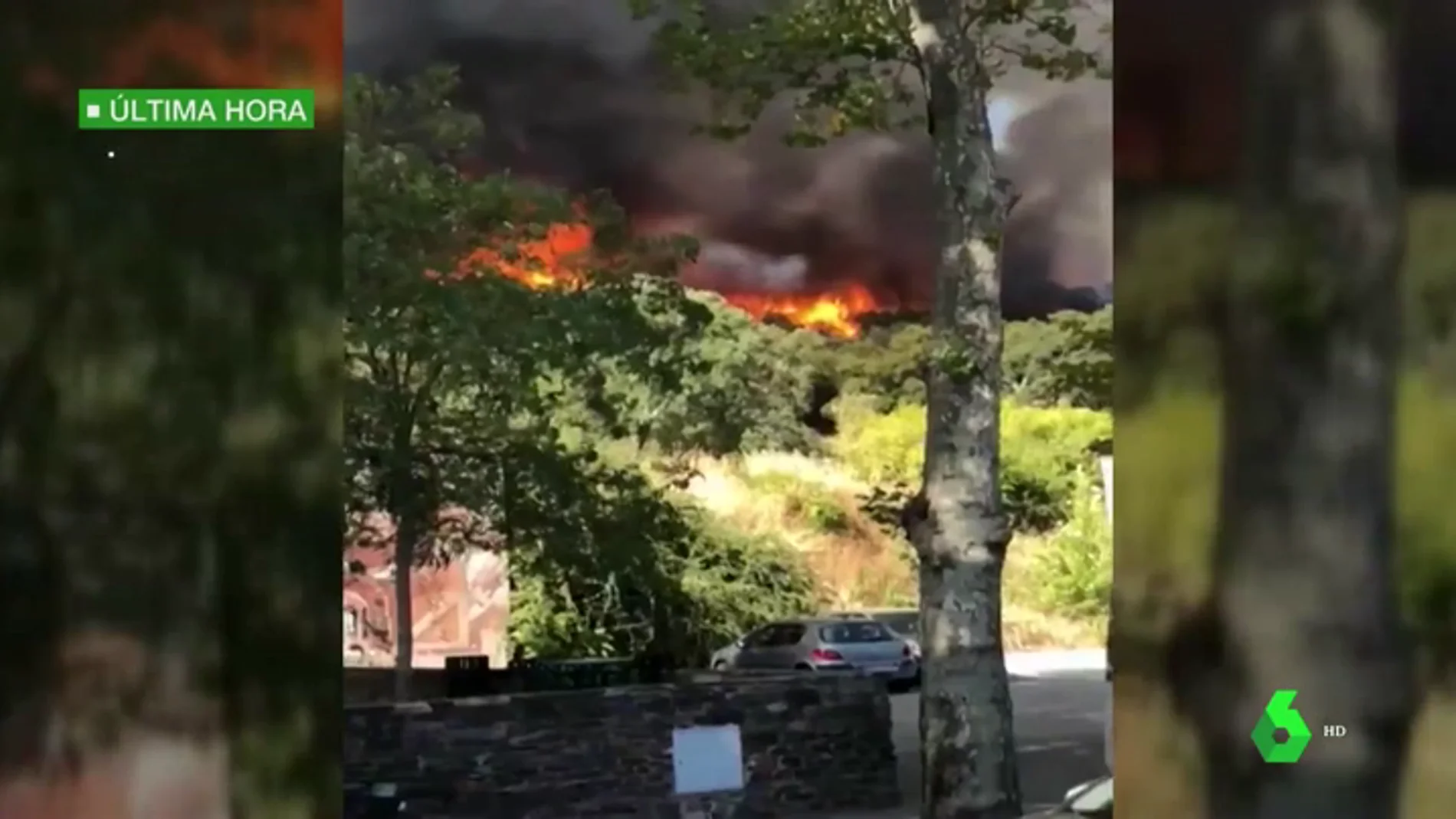 Un incendio forestal obliga a evacuar por completo Almonaster La Real, en Huelva