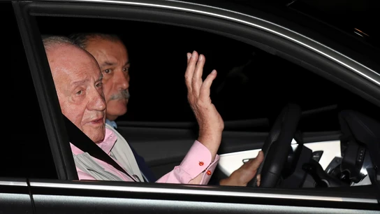 El rey Juan Carlos ingresa en el hospital: "Me veréis a la salida" El rey Juan Carlos ingresa en el hospital: "Me veréis a la salida"