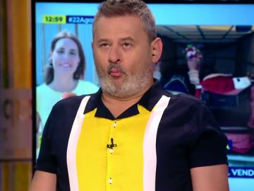 Miki Nadal desata las risas en Zapeando con su divertida imitación a unos cabezudos Miki Nadal desata las risas en Zapeando con su divertida imitación a unos cabezudos