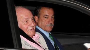El rey Juan Carlos a su llegada a la Clínica Quirón para someterse a una intervención quirúrgica cardíaca