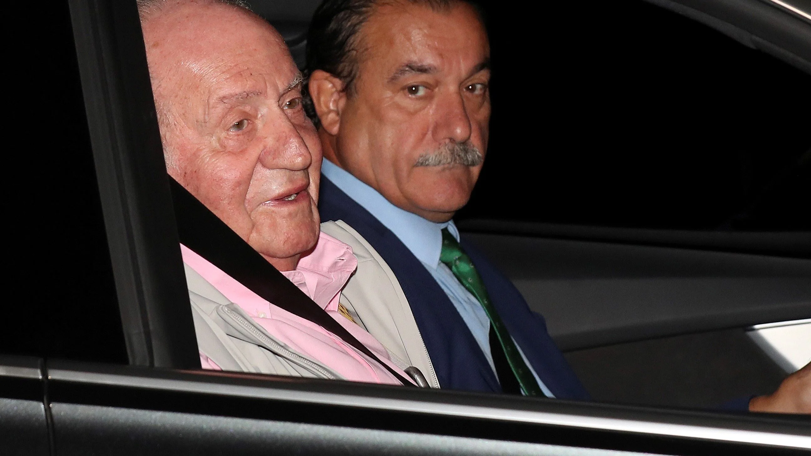 El rey Juan Carlos a su llegada a la Clínica Quirón para someterse a una intervención quirúrgica cardíaca