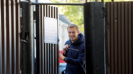 El líder opositor ruso Alexéi Navalni abandonando la cárcel en 2019 El líder opositor ruso Alexéi Navalni queda en libertad