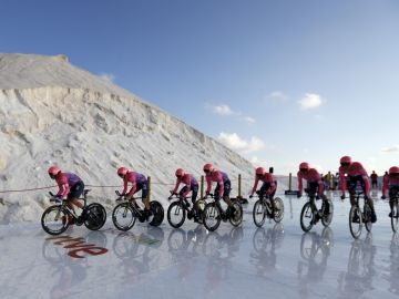 El equipo AG2 R La Mondiale, en la crono por equipos que da comienzo a la Vuelta El equipo AG2 R La Mondiale, en la crono por equipos que da comienzo a la Vuelta