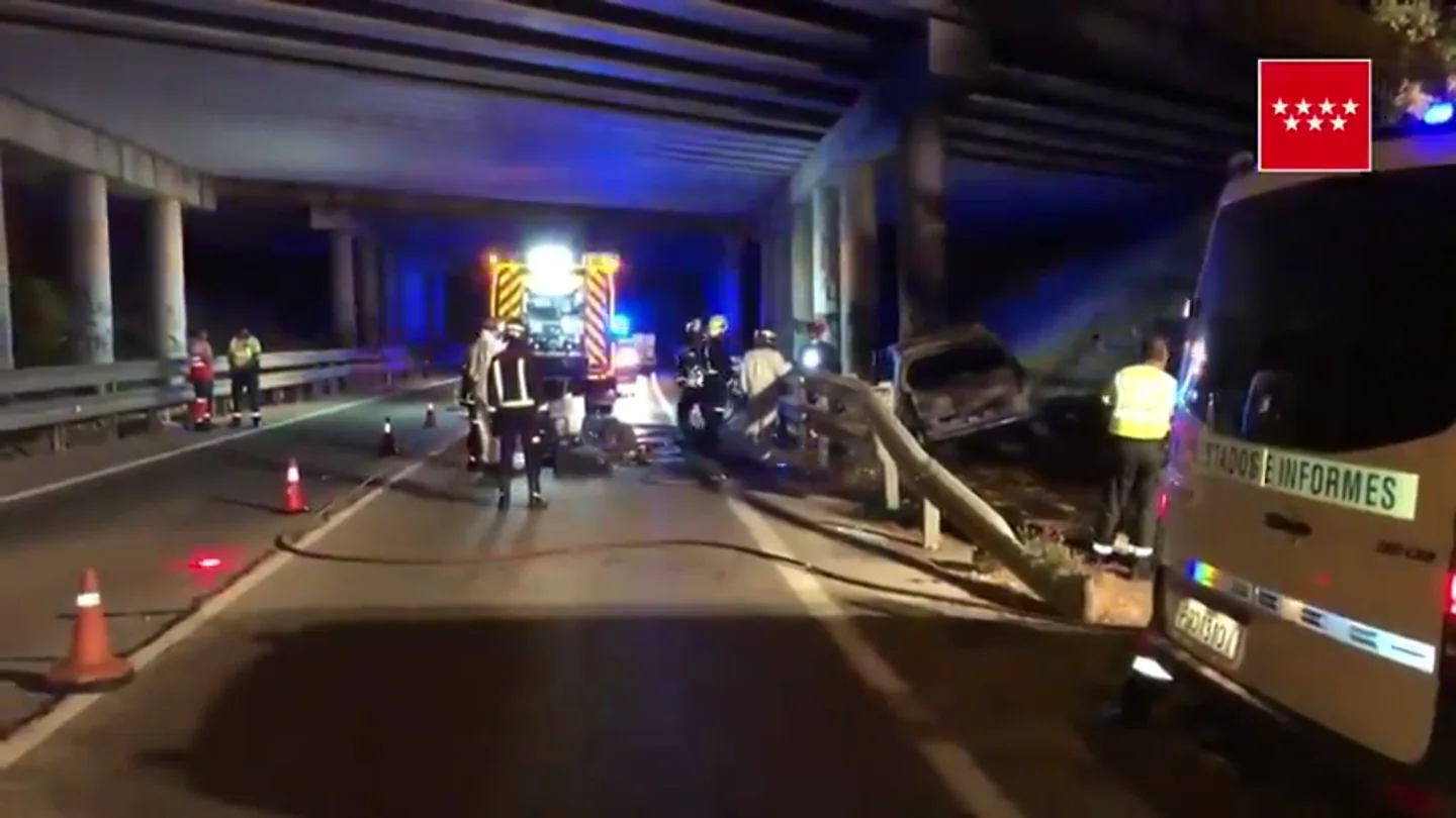 Muere un hombre carbonizado tras estrellarse contra un pilar de un puente de la AP-6 Muere un hombre carbonizado tras estrellarse contra un pilar de un puente de la AP-6