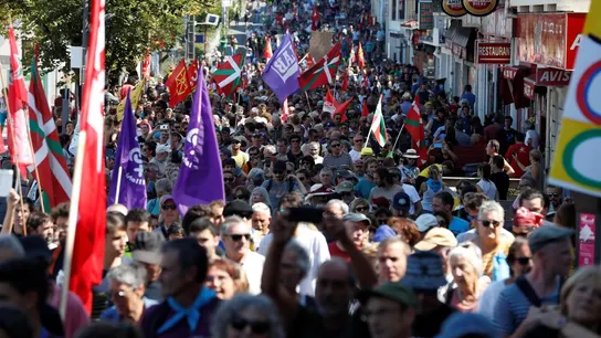 Manifestación de la Contracumbre del G7 que ha salido desde del puerto de Hendaya Manifestación de la Contracumbre del G7 que ha salido desde del puerto de Hendaya