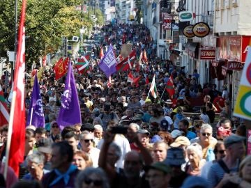 Manifestación de la Contracumbre del G7 que ha salido desde del puerto de Hendaya Manifestación de la Contracumbre del G7 que ha salido desde del puerto de Hendaya