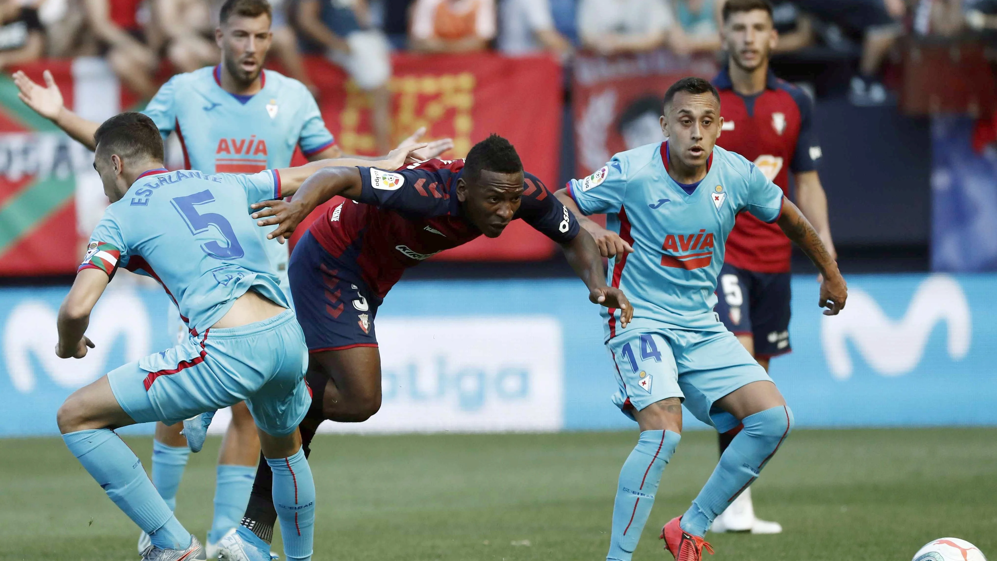 Momento del partido entre Osasuna y Eibar