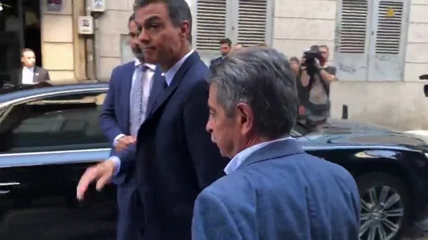 El momento en que un camarero llama "hijo de puta" a Pedro Sánchez y que provoca el enfado Revilla