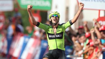 Mikel Iturria celebra su triunfo en la etapa 11 de la Vuelta a España 2019